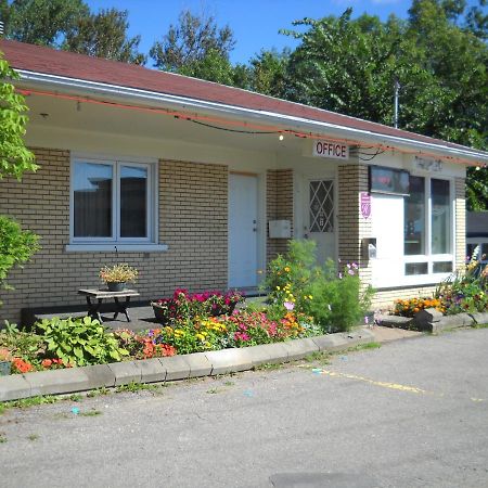 Motel Le Jardin Квебек Екстериор снимка
